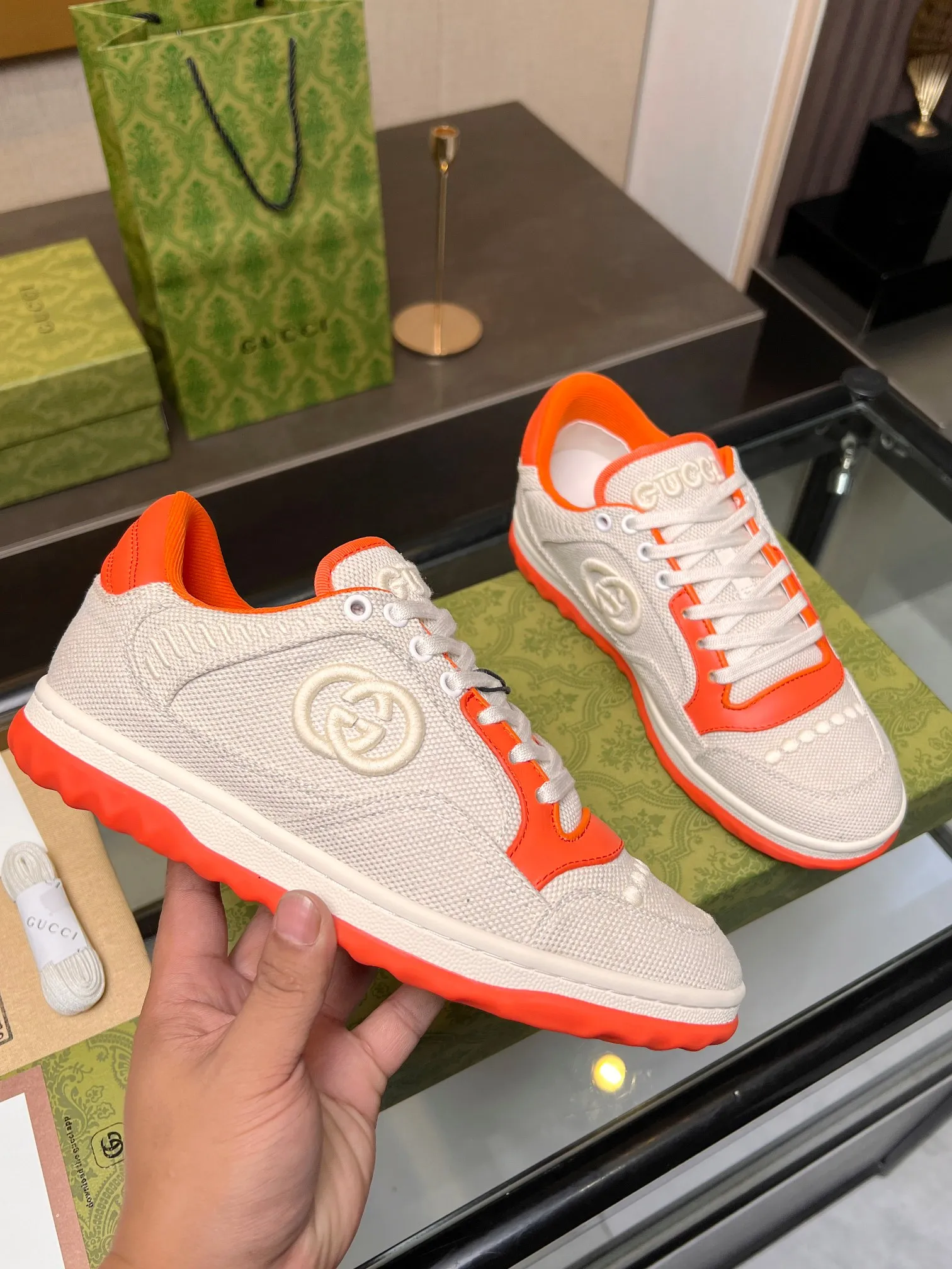 👟👟Ex-factory price 520👟👟 Top version, full styling effect, instant sales of the common practice of soft treading in the market, 💣💣💣Gucci2023 early spring Gucci G home latest hot style MAC80 sports shoes couple style casual retro distressed dirty shoes small dirty shoes small white shoes🌸🌸🌸 original purchase and development Production Gucci MAC80 new hot-selling series. The exquisite and compact interlocking double G logo romantically interprets the aesthetic concept of this series. Made of off-white leather, ▪️Material: original customized imported first-layer cowhide ▪️Inner lining: original customized imported breathable mesh ▪️Outsole: original molded two-color TPU outsole ▪️Sole thickness: 3CM ▪️Size: women's 35-40 / men's 39-45